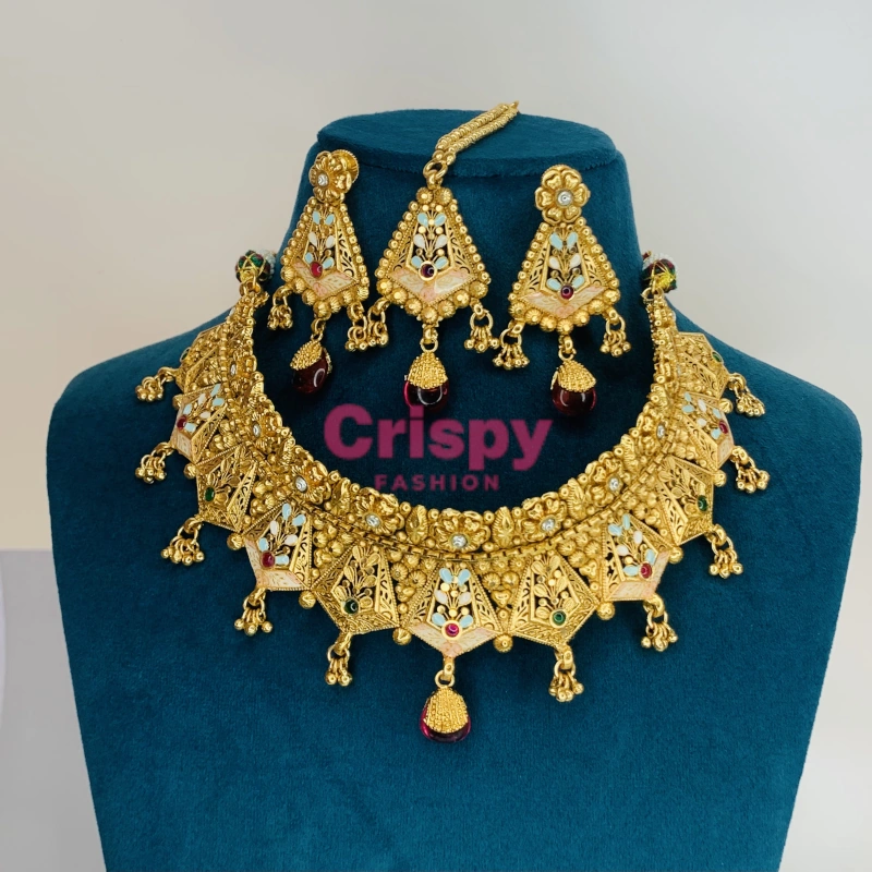 Golden Polished Choker Necklace Set with Earrings & Maang Tikka