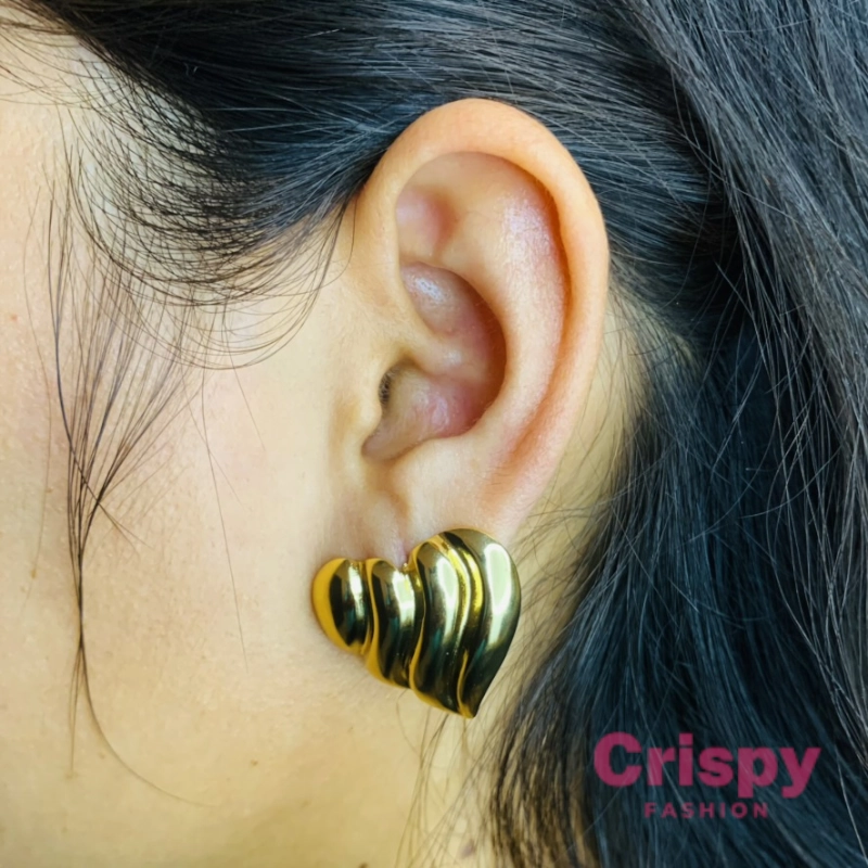 Ribbed Golden Heart Stud Earrings